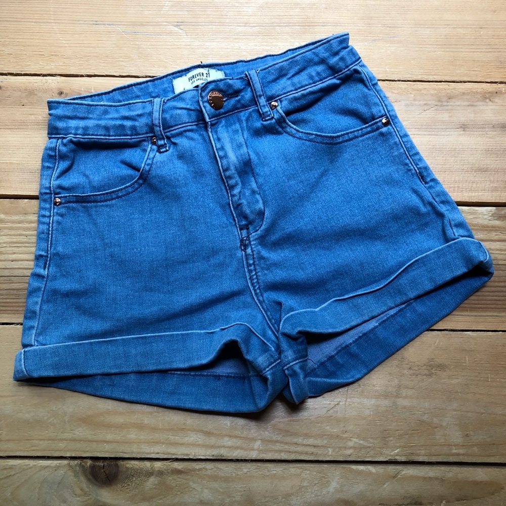 Lightwash Highwaisted Denim Shorts